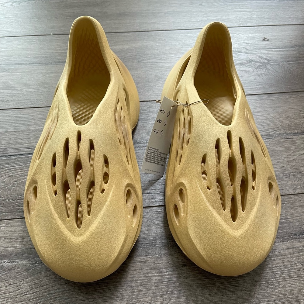 Yeezy foam runner size 7